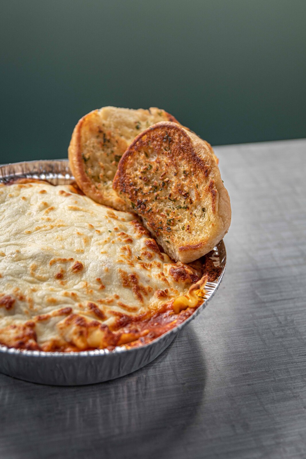 Portion de lasagne maison chez Casse-Croûte Pierrot à Limoilou, plat réconfortant d'automne